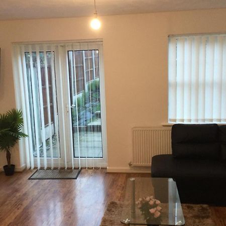 Quiet Residential Area Within Easy Reach Of Town Leilighet Manchester Eksteriør bilde